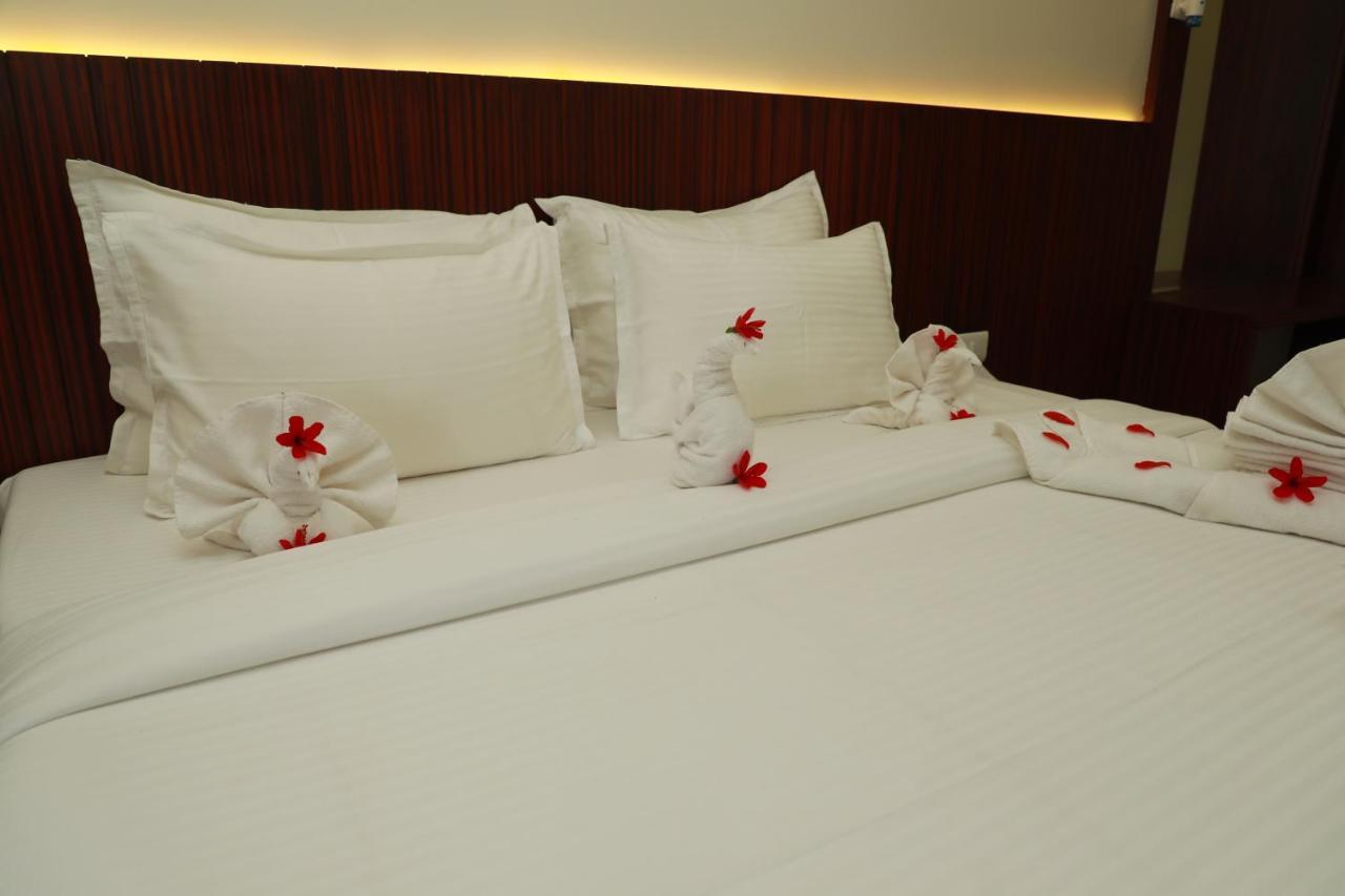 Veerdency Luxury Resort & Hotel Pure Veg Bangalore Exterior foto